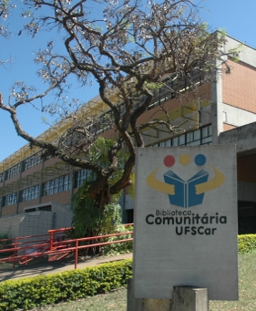 Foto da frente do prédio da Biblioteca Comunitária em São Carlos